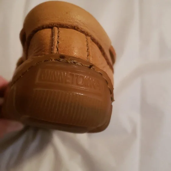 Minnetonka Maccocins Women's SZ 6.5 Tan - Picture 8 of 9